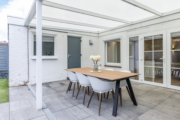 Foto - Te koop: Instapklaar gemoderniseerde geschakelde 2 onder 1 kap woning met voldoende woonoppervlakte, garage, berging en tuin in Simpelveld (Huls)